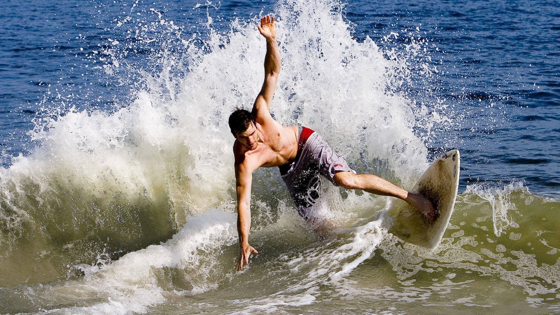 爱游戏登录入口-老鹰进攻端多次配合默契赢得掌声，老鹰进攻图解